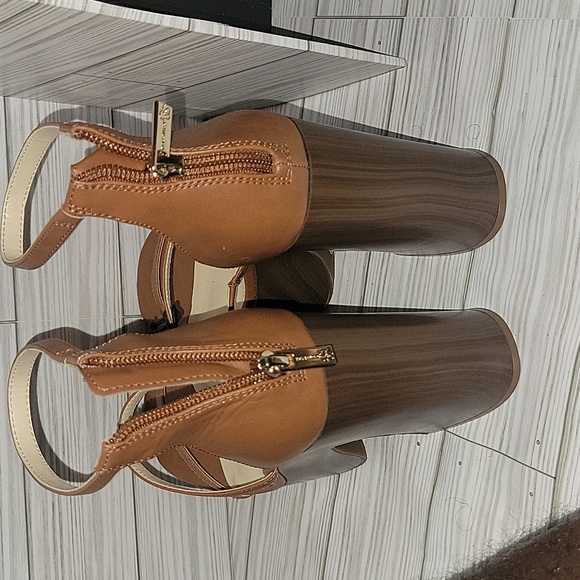 Jessica Simpson Platform Heels - Picture 4 of 8